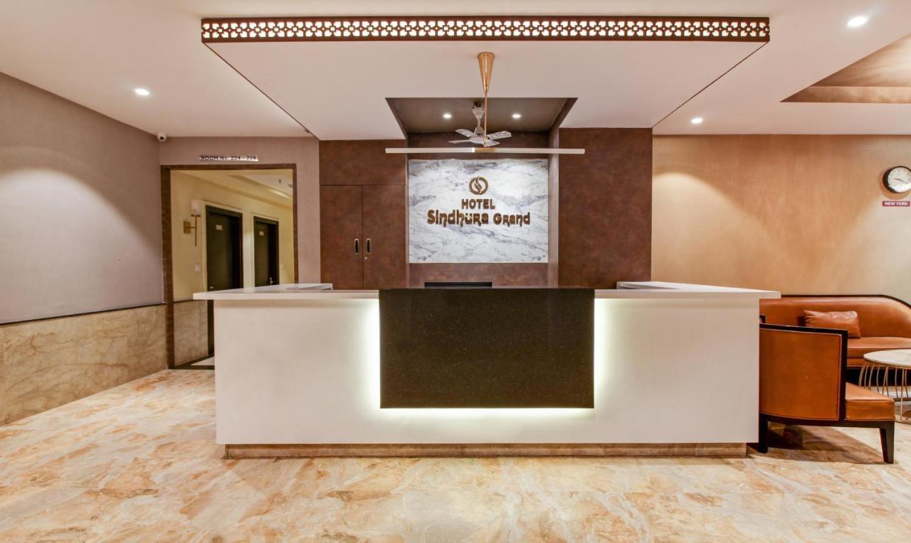 Treebo Trend Sindhura Grand Hotel Hyderabad Esterno foto