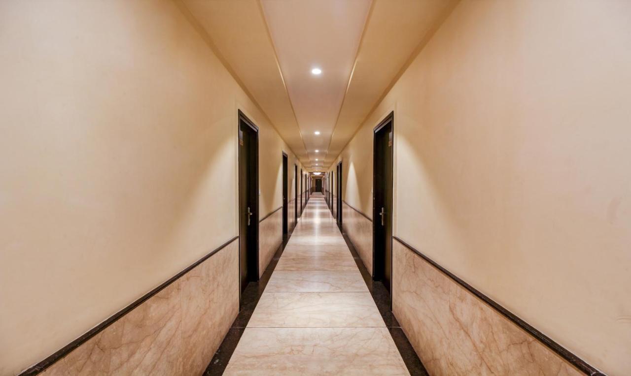 Treebo Trend Sindhura Grand Hotel Hyderabad Esterno foto