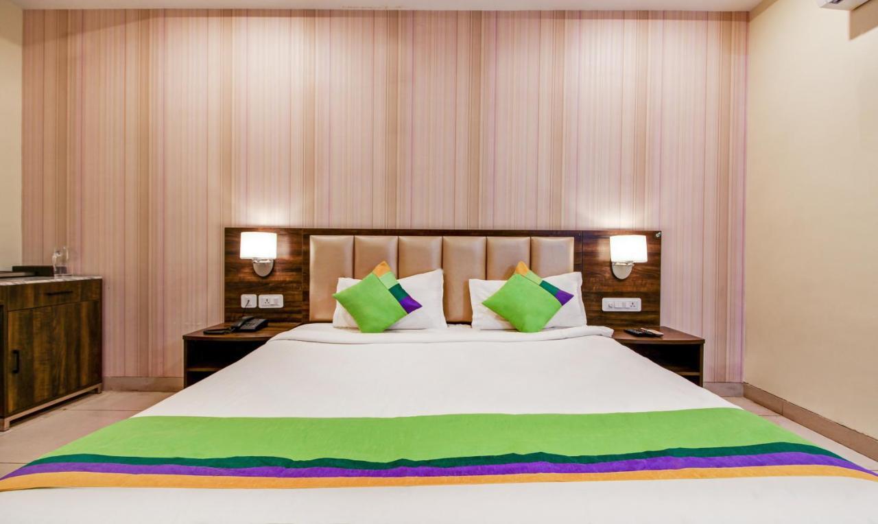 Treebo Trend Sindhura Grand Hotel Hyderabad Esterno foto