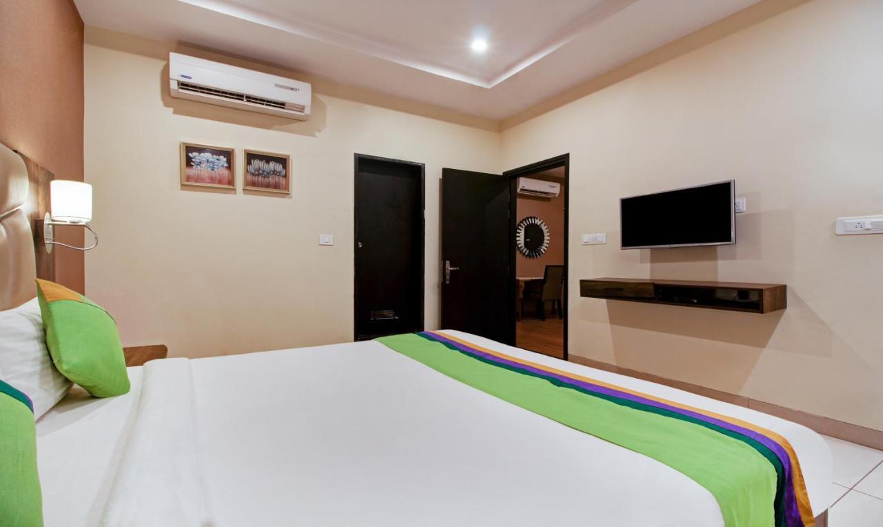 Treebo Trend Sindhura Grand Hotel Hyderabad Esterno foto