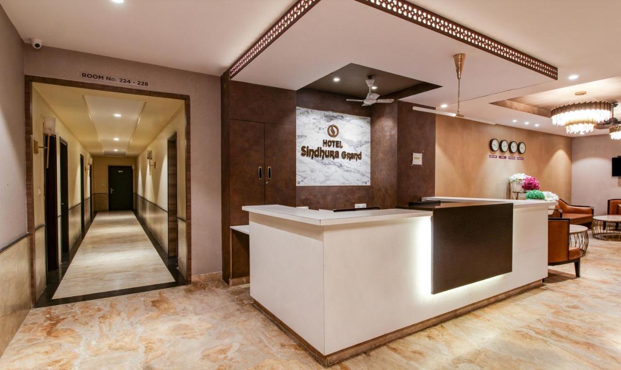 Treebo Trend Sindhura Grand Hotel Hyderabad Esterno foto