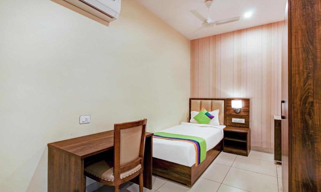 Treebo Trend Sindhura Grand Hotel Hyderabad Esterno foto