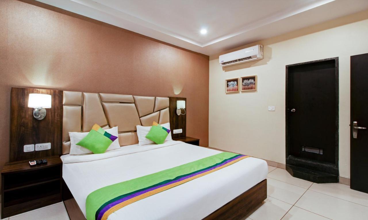 Treebo Trend Sindhura Grand Hotel Hyderabad Esterno foto